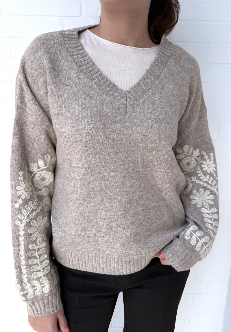 Pullover-Stickerei