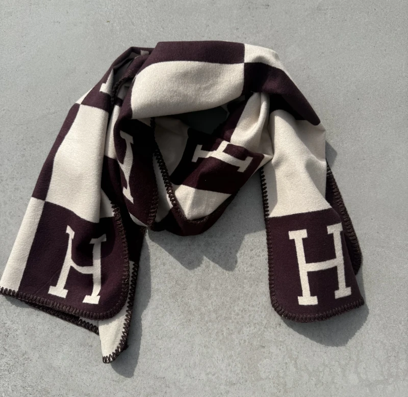 Schal-Letter H